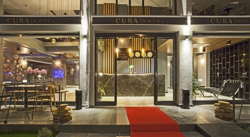 Hotel Cura'da Kalınır Mı?